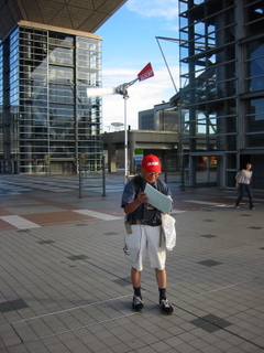 JA3CKF operating his wind-powered FT-817 near the convention center entrance