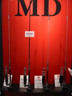 Diamond mobile antennas, with models for 7 to 28 MHz bands