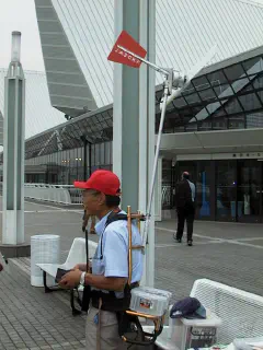 JA3CKF demonstrating backpack-mounted wind generator powering FT-817