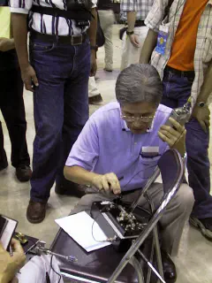 JA1IXI operating the Firefly-II