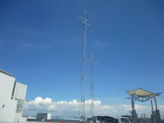 8J1A antenna farm on the convention center roof