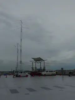 8J1A antenna farm on the convention center roof